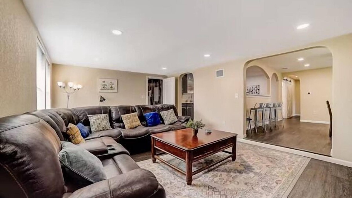 San Antonio House | dog-friendly home with fenced yard, grill, sunroom