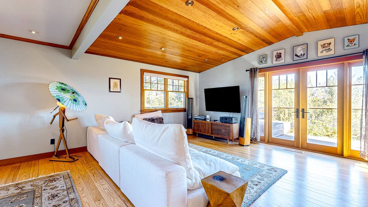 Graton House | Dog-friendly home with breathtaking views & garden sauna, next to golf/laguna