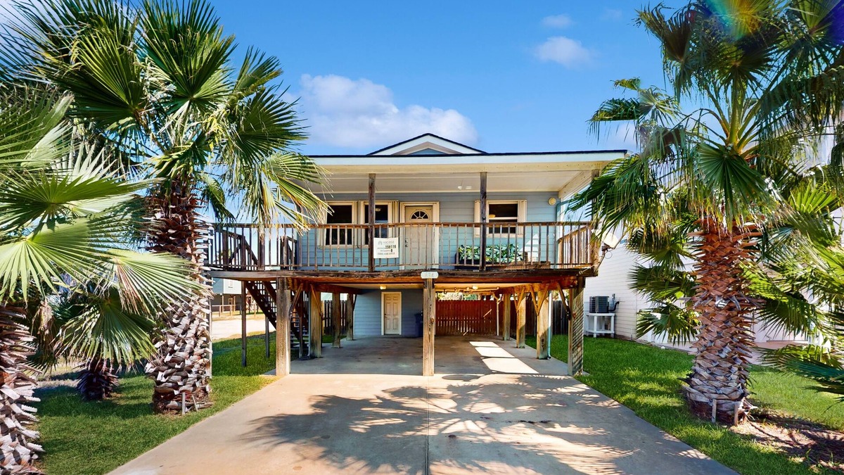 Leeward Sands House | Dog-friendly house close to the beach w/WiFi, private washer/dryer
