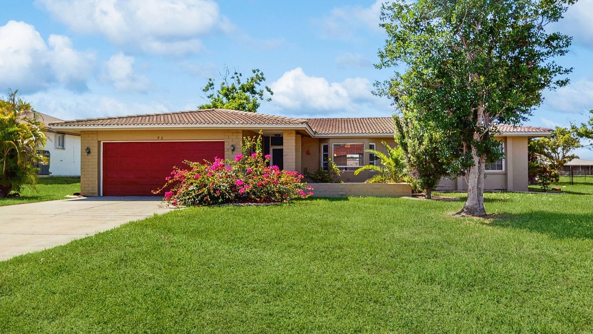 Oakland Hills House | Dog friendly house with private pool, lanai, and washer & dryer