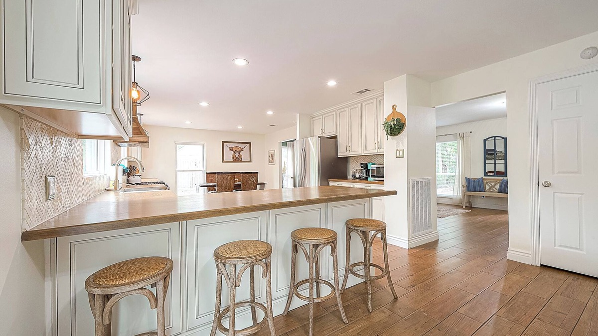 Grogan's Mill House | Dog Friendly & just one mile to Woodlands Town Center!