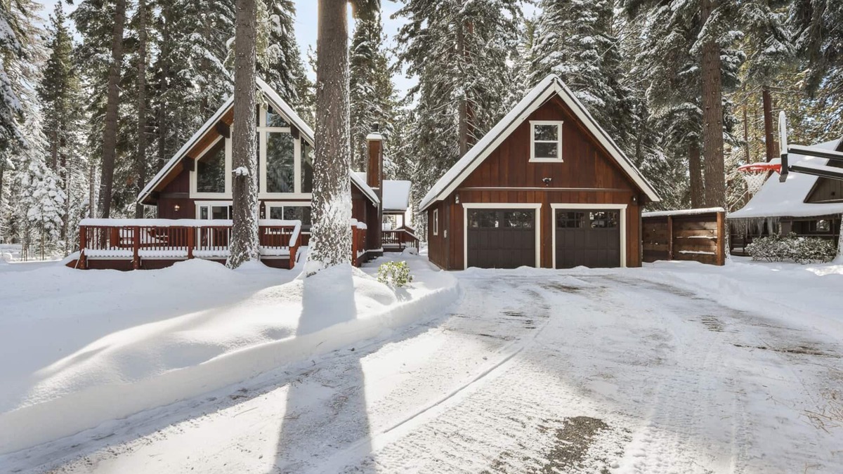Carnelian Bay Ski Chalet | Dog-Friendly Lake Tahoe Cabin w/Hot Tub, Sleeps 8