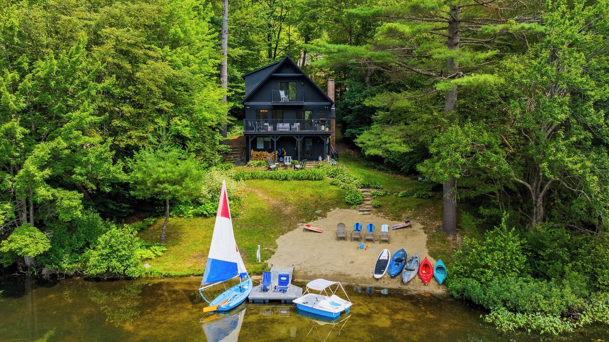 Newbury Cabin | Dog Friendly Lakefront Lodge with Private Beach