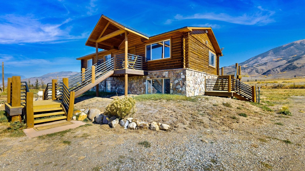 Silverthorne House | Dog-friendly log home with mountain views & large deck - near skiing, golfing