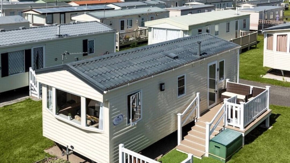 Towyn House | Dog Friendly* Lovely Caravan by the Beach, 4 Berth, Towyn, North Wales