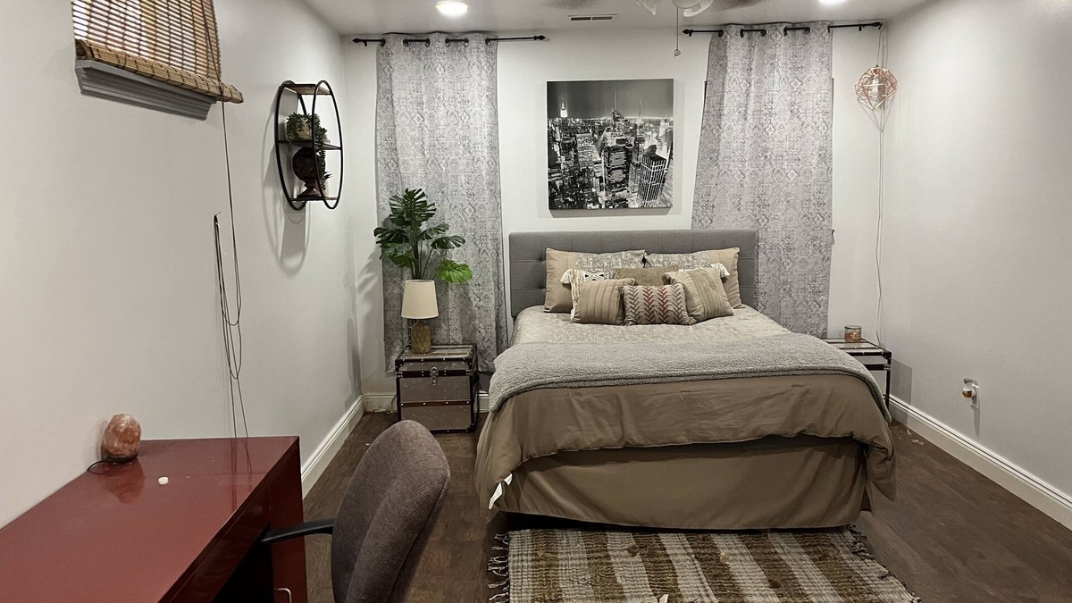 Ashland House | Dog Friendly Lower Level Basement Apartment.