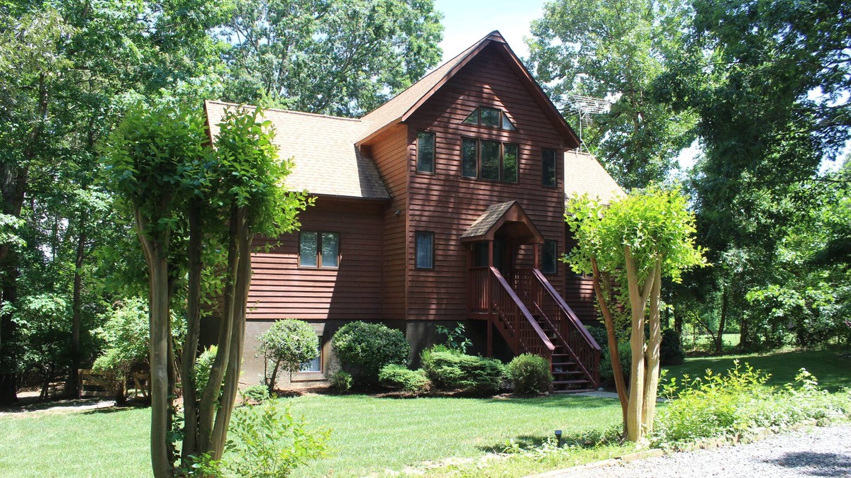 Windwood Coves House | Dog Friendly Luxurious Lodge-like Lake Home with BOAT SLIP