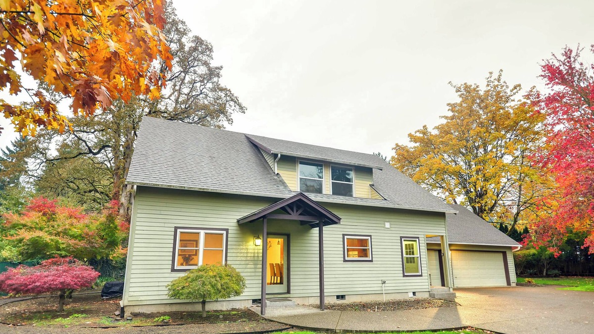 Oak Grove House | Dog-Friendly Milwaukie Home: 9 Mi to Dtwn Portland