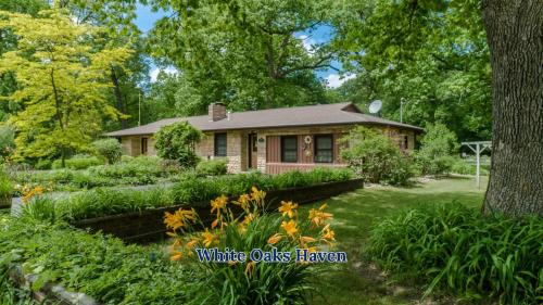 Kendall House | Dog-Friendly Nature Escape with Hot Tub and Fire Pit