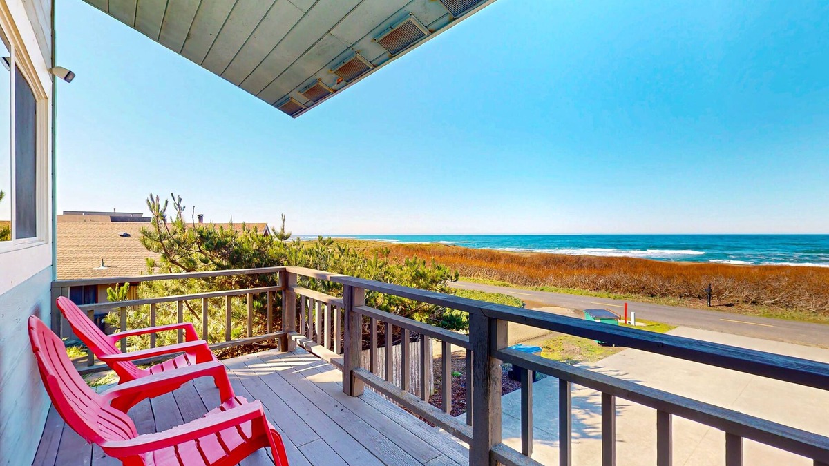 Fort Bragg House | Dog-friendly, oceanfront studio w/decks & kitchenette - steps to the beach