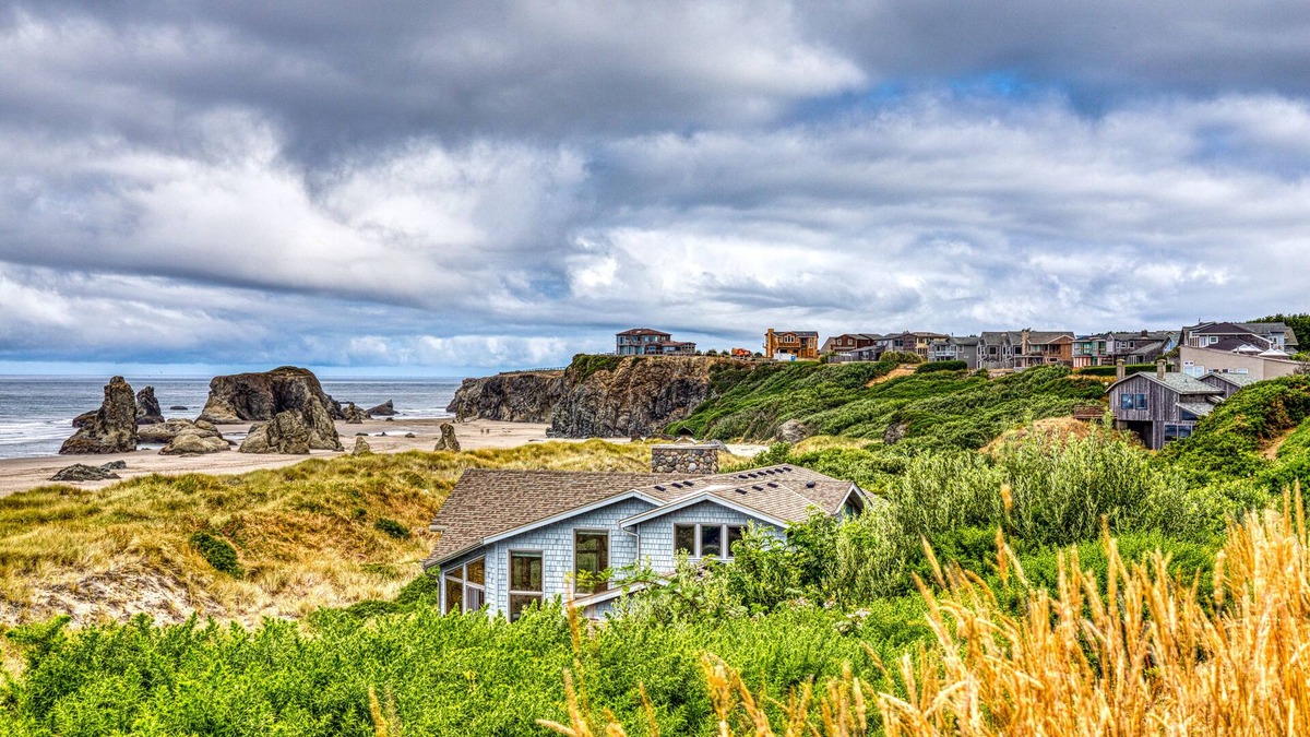 Bandon House | Dog-friendly oceanfront home on a bluff with spectacular views