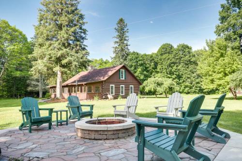 Park Falls House | Dog-Friendly Park Falls Cottage with 5 Acres and Lake