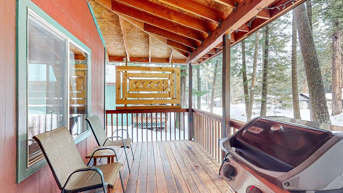 Joseph House | Dog-friendly pine surrounded cabin near mountains & Lake Wallowa - large deck