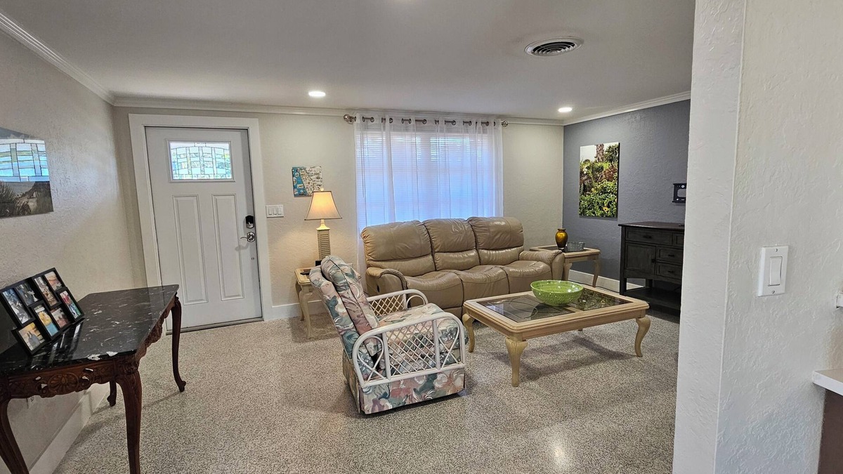 Golden Beach House | Dog friendly - Private Golden Beach access