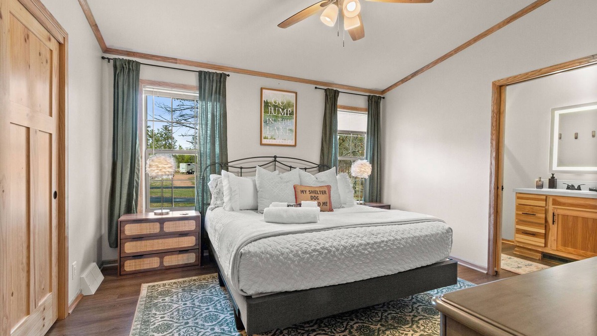 Nekoosa Cottage | Dog Friendly Sand Valley Lake Camelot