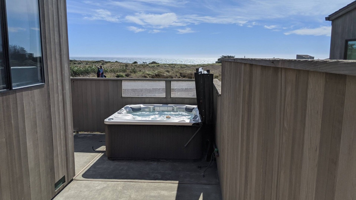 Sea Ranch House | Dog friendly Sea Ranch getaway nestled in-between the ocean and golf course
