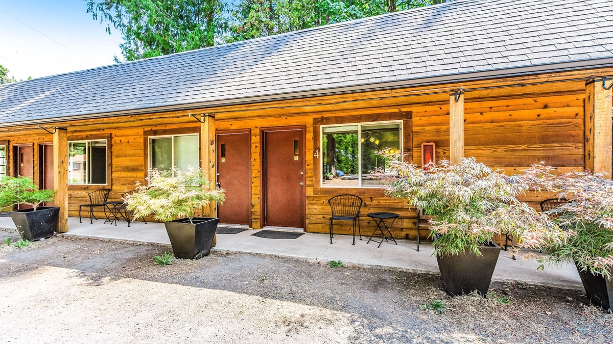 Quilcene Apartment | Dog-friendly studio close to hiking with mountain views & fast WiFi