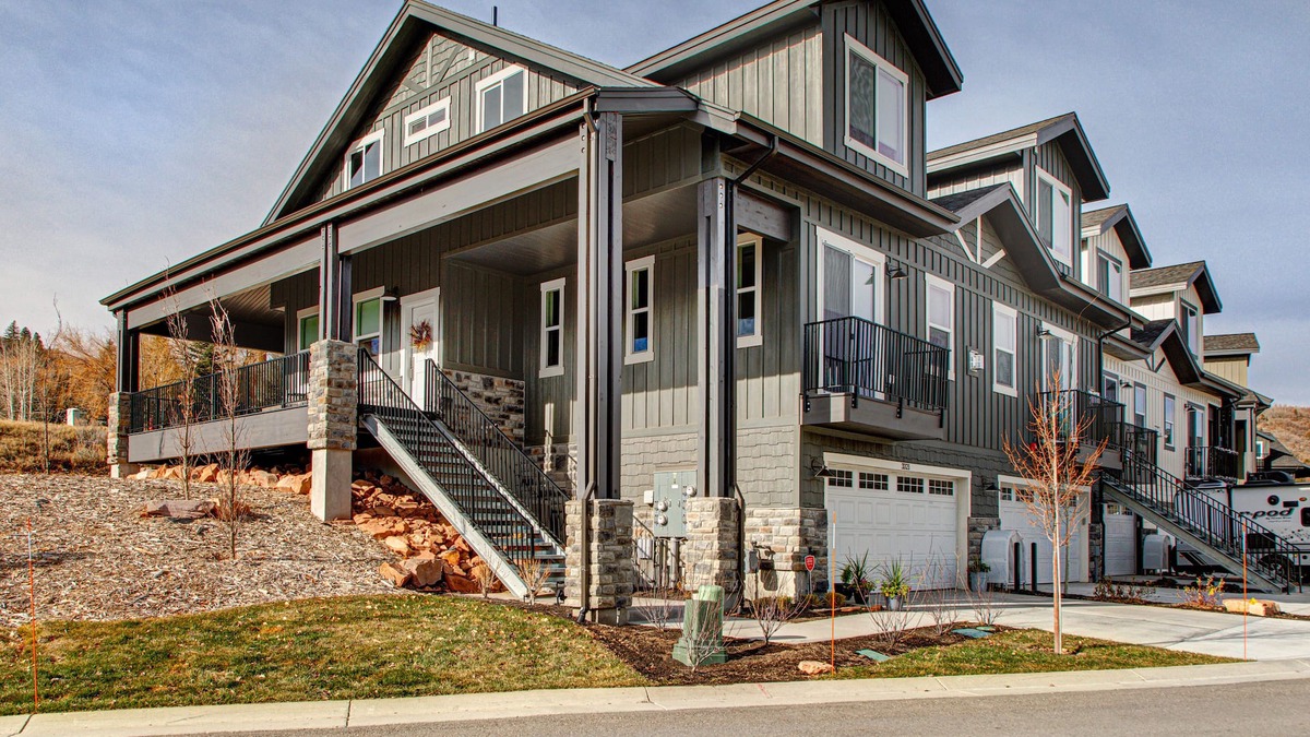 Pinebrook House | Dog-Friendly Townhome w/WiFi, Private Hot Tub, AC, Gas Fireplace, Balcony, Grill