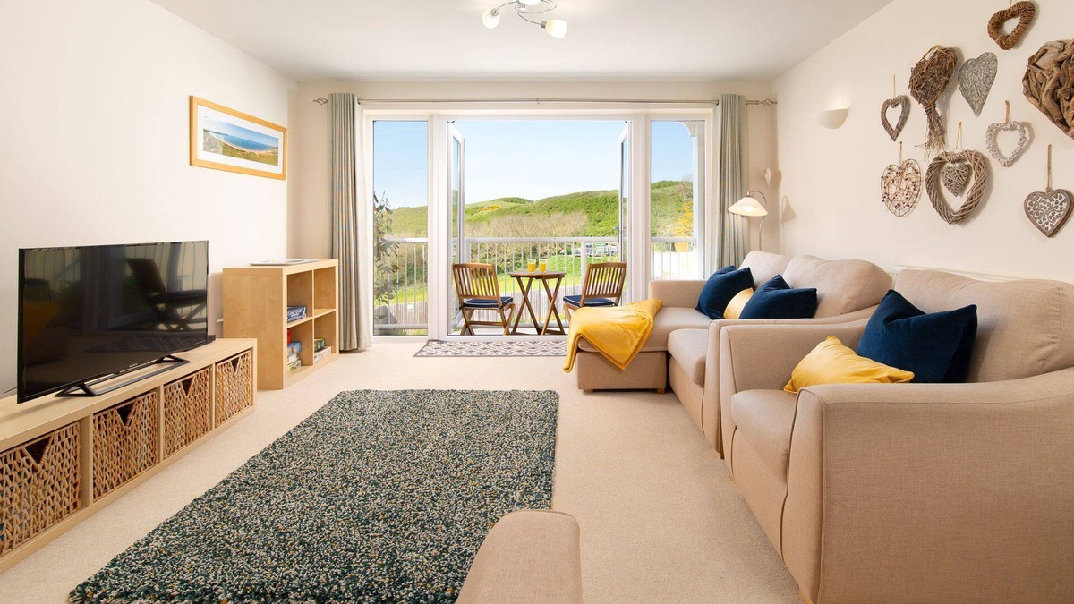 Mortehoe Apartment | Dog friendly, two bedroom holiday apartment with balcony in Mortehoe, North Devon.