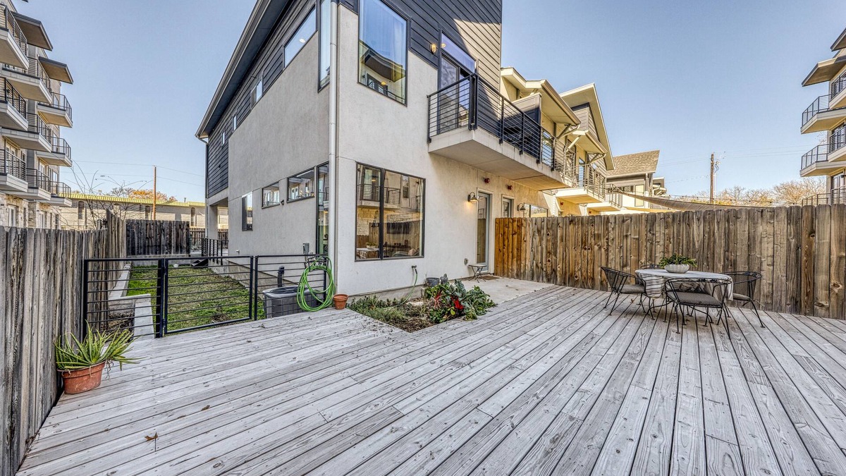 Highland Condo | Dog-friendly, two story condo w/deck and outdoor dining area -near downtown