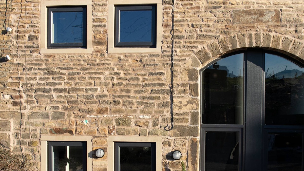 Oldham House | Dog Friendly Unique barn conversion in Saddleworth