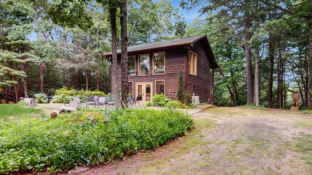 Spruce Pine House | Dog-friendly mountain home with private hot-tub, fire-pit and pool table