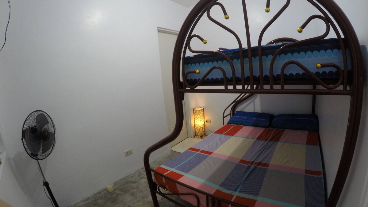 Legazpi House | Dog Friendly Vacation Rooms with Private Bathroom for 3 Persons