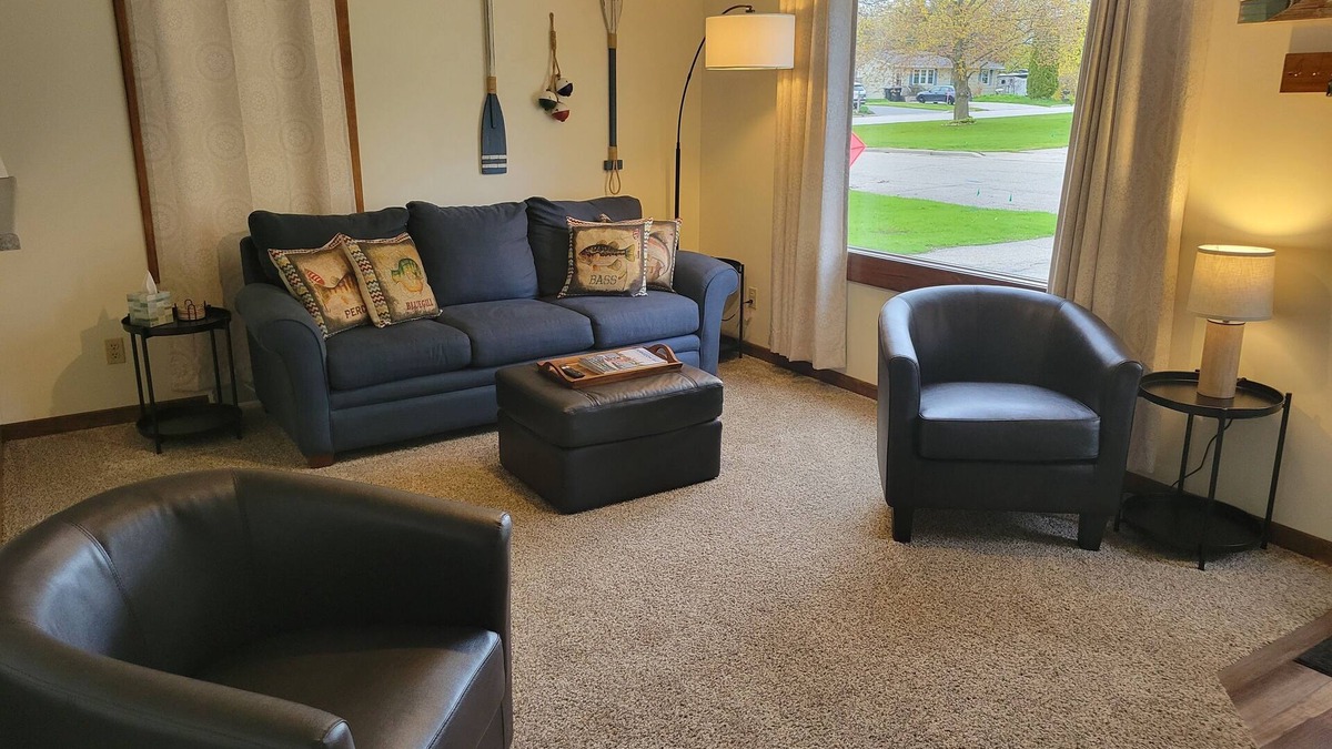 Sturgeon Bay House | Dog Friendly w/Fenced-In Backyard. Close to Downtown in Quiet Neighborhood
