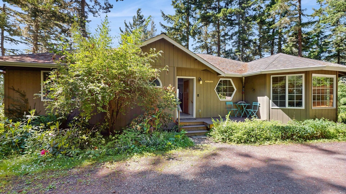 Lopez Island House | Dog-friendly waterfront home with furnished deck, patio & beach access