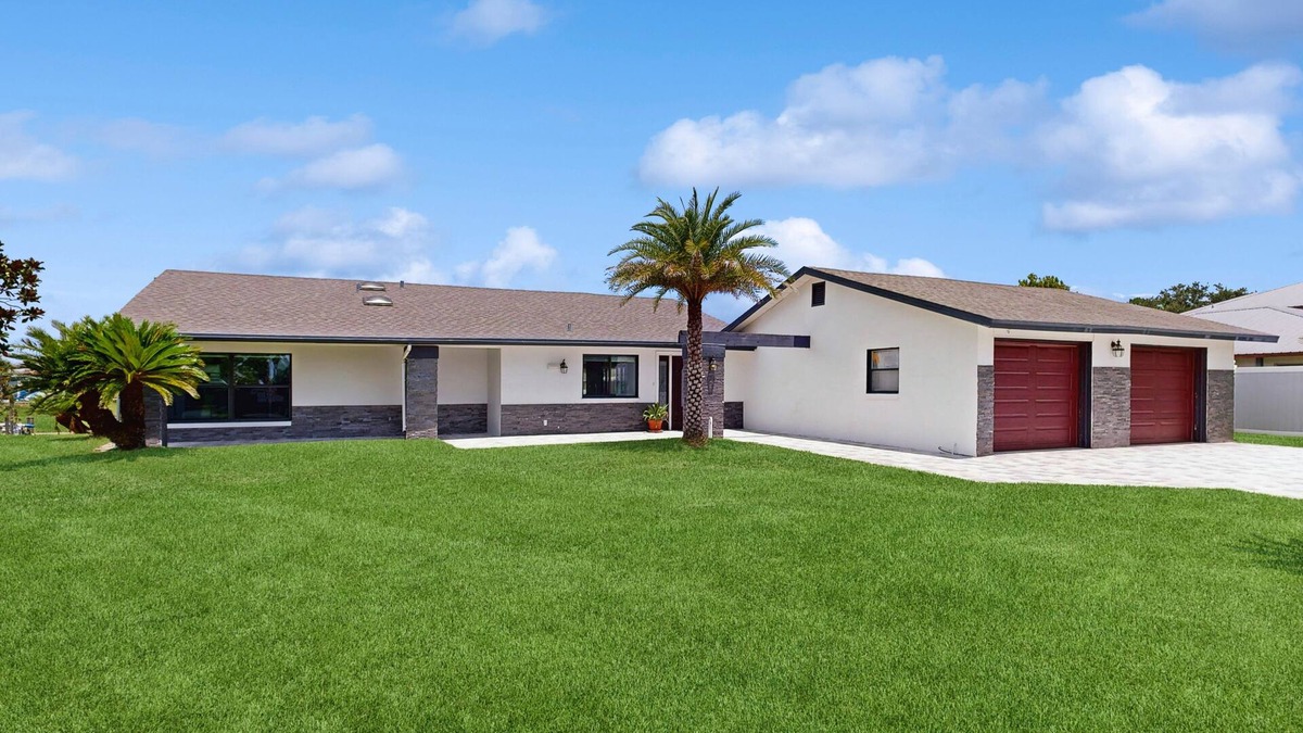 Palm Harbor House | Dog friendly -waterfont home with a private dock, work station , W/D and WIFI