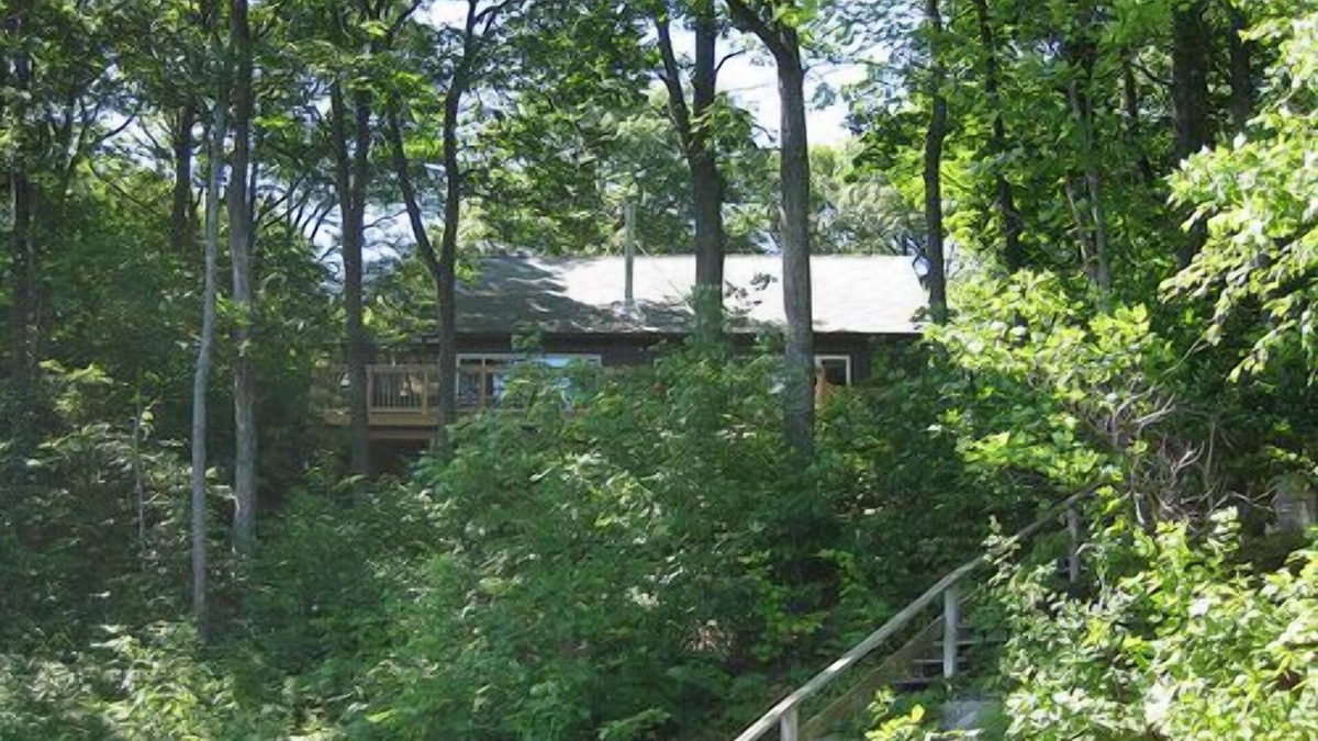 Whitestone Cottage | Dog friendly, waterfront cottage, perfect for families, sleeps 10, boat incl.