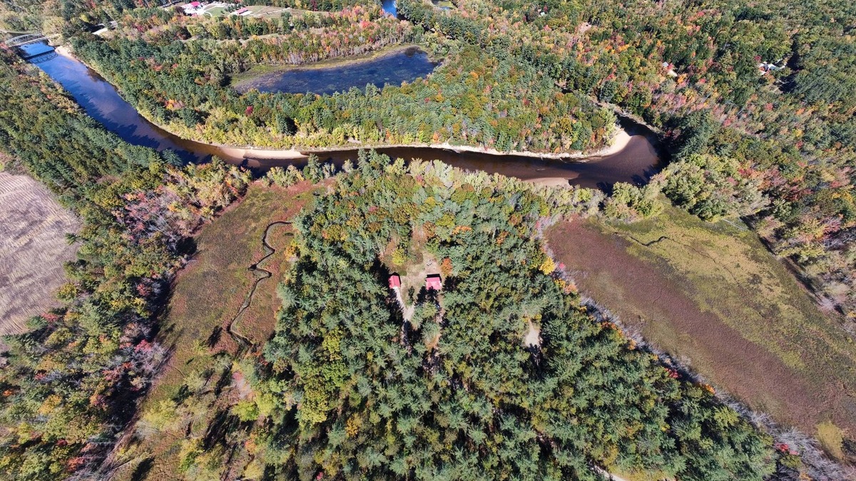 Brownfield Cabin | Dog friendly Waterfront Cabin Near White Mountains