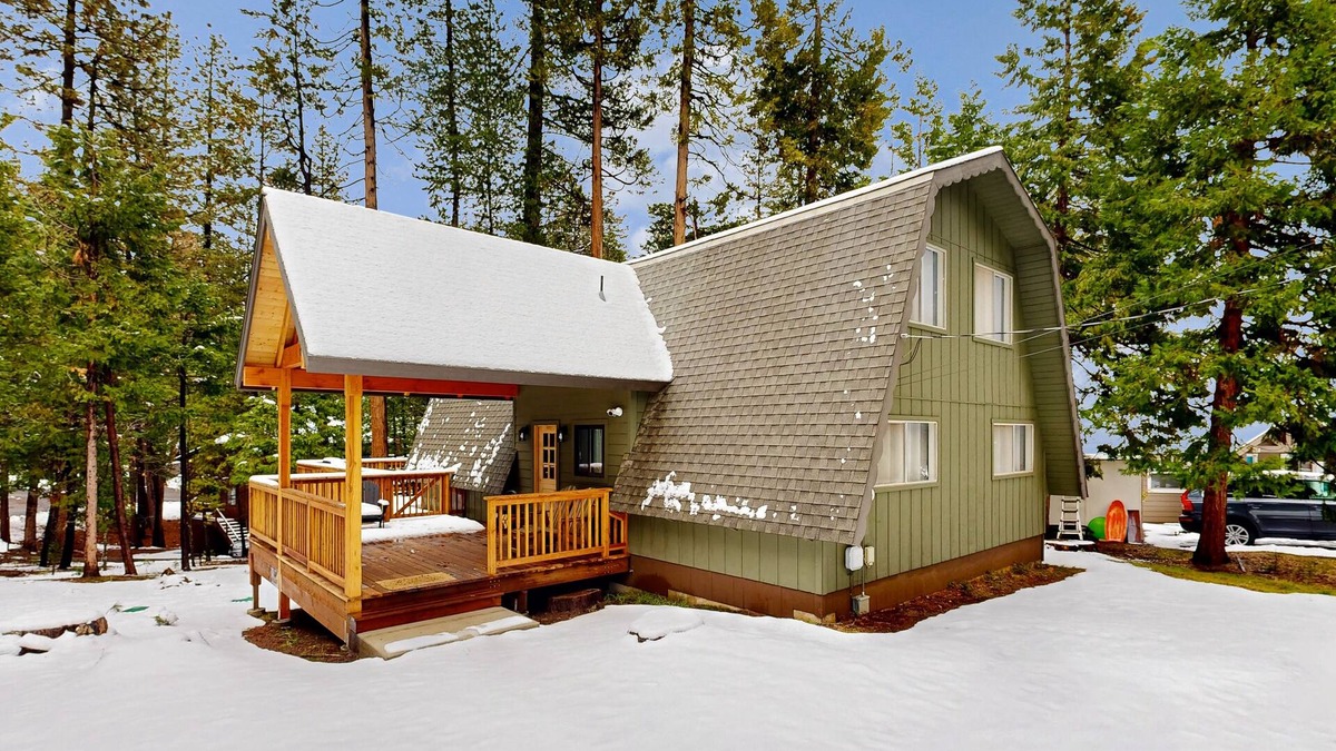 Arnold House | Dog-friendly wilderness retreat with pool, grill, circular fireplace, & W/D
