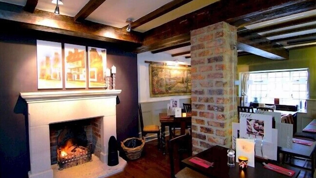 Tutbury Hotel | Dog & Partridge Hotel by Greene King Inns