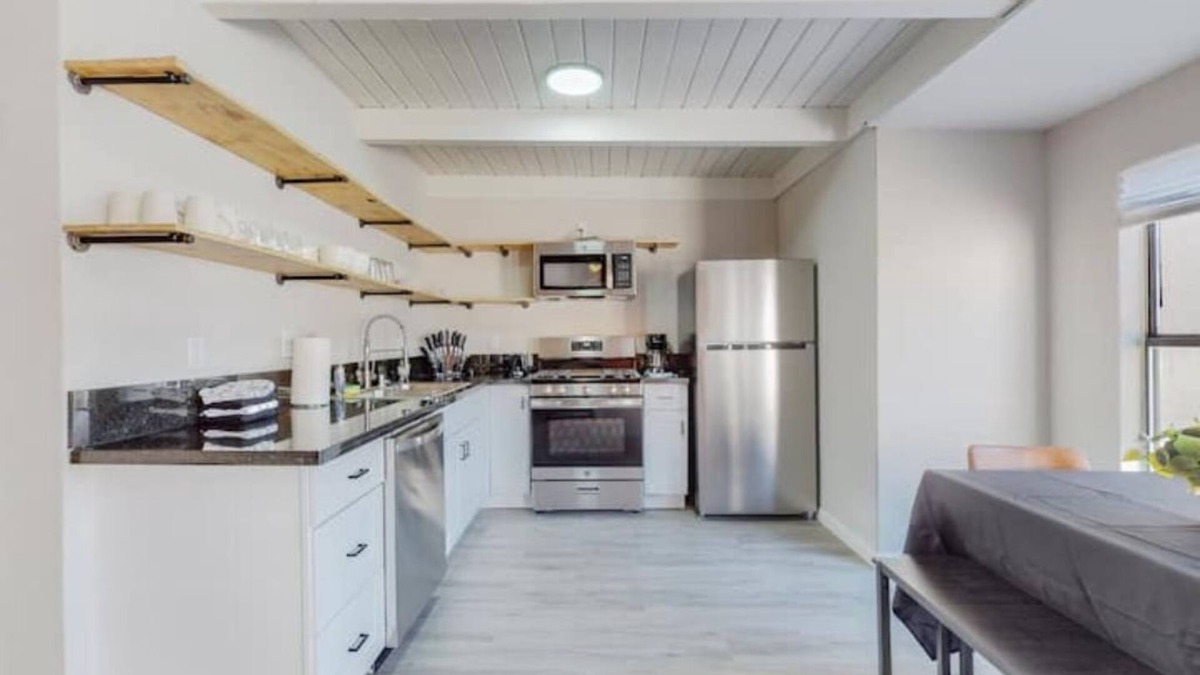 Pueblo Alto Apartment | ⟫ Dog Run & Courtyard 2 Bedroom Apt w/King Bed W&D