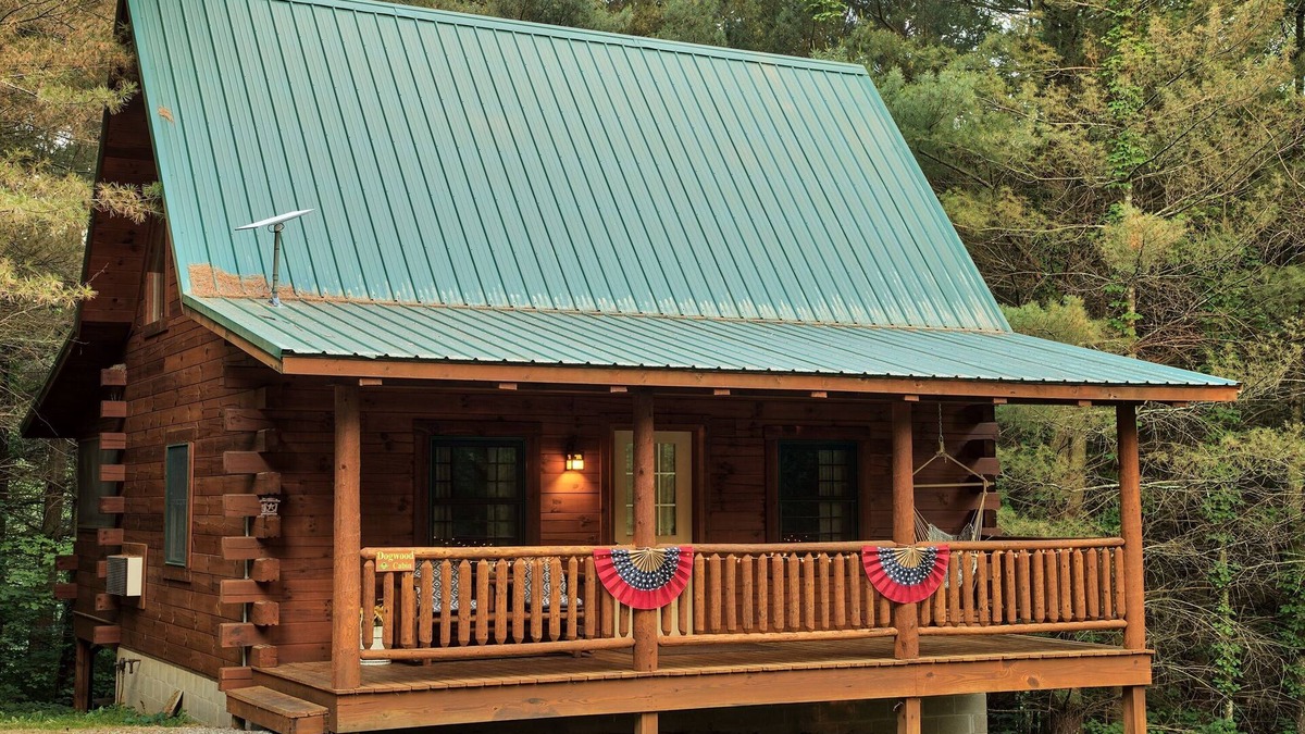 New Plymouth Cabin | Dogwood Cabin near Ash Cave