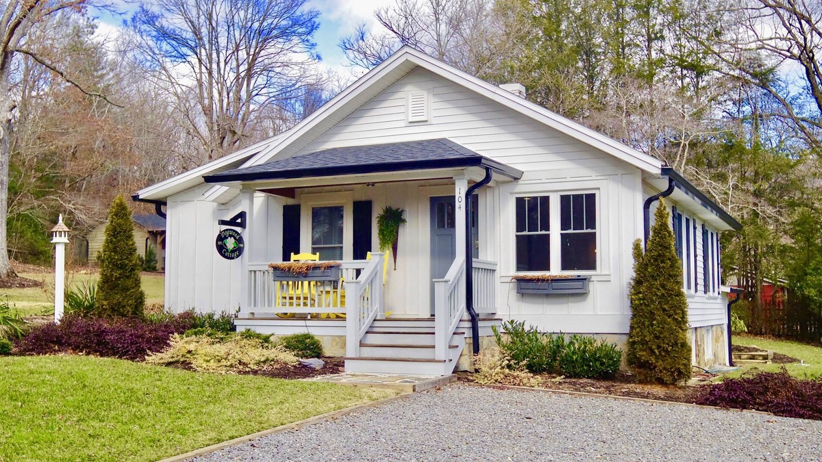 Black Mountain House | Dogwood Cottage-Walk to Downtown Black Mountain