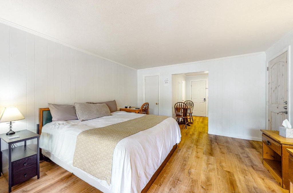 Flat Rock Apartment | Dogwood - Units 603, 604, 605