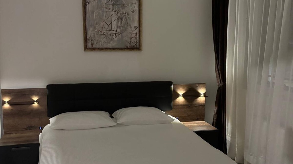 Rasnov Apartment | DOL House Apartment = Scenic Views and Premium Comfort