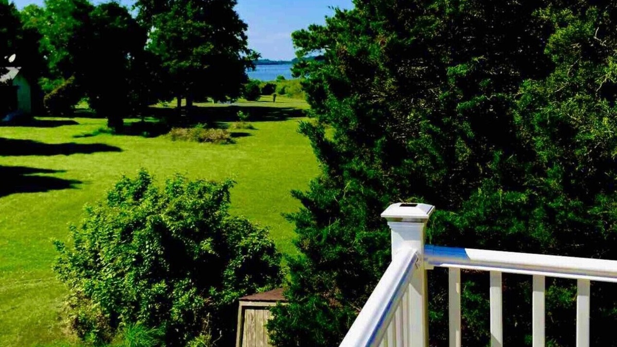 Chester House | DOLCE VIDA -KENT ISLAND HOME WITH POOL AND OCEAN VIEW-sleeps 8-10-PETS ALLOWED.
