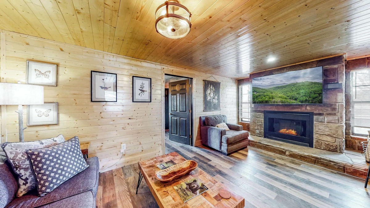 Caton Condo | Dolly's Castle Unit 4