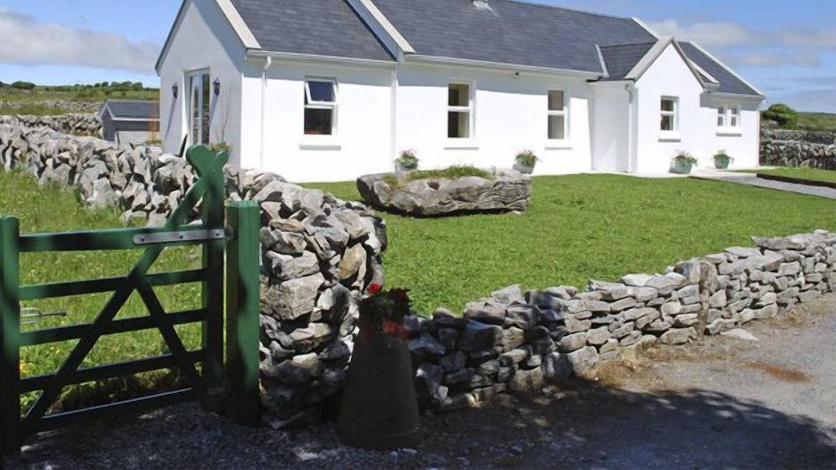 Caherconnell Cottage | DOLMEN COTTAGE, pet friendly in Kilfenora, County Clare