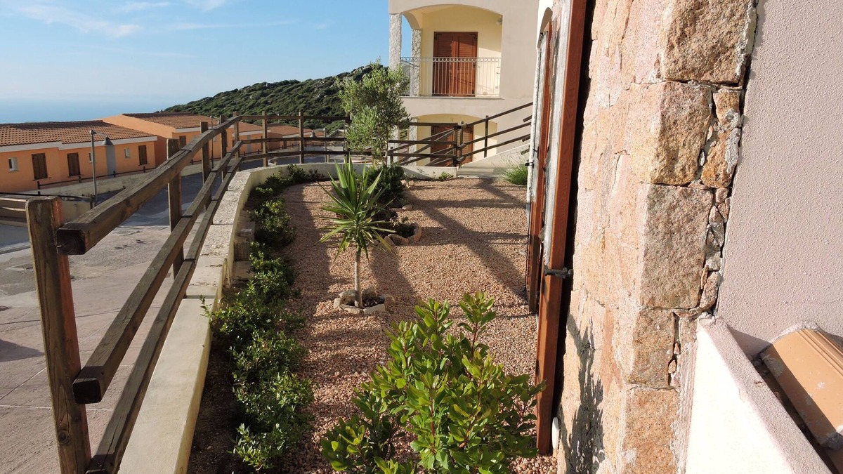 Trinita d'Agultu Apartment | Dolphin apartment with large sea view garden