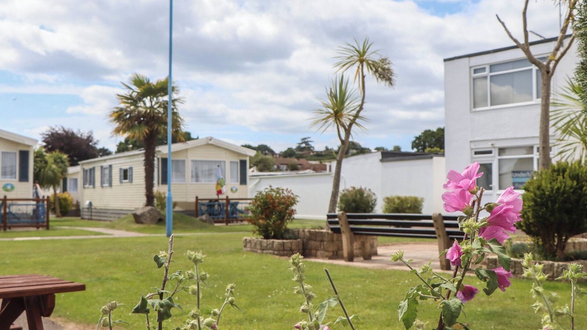 Dawlish Warren Cottage | Dolphin Chalet