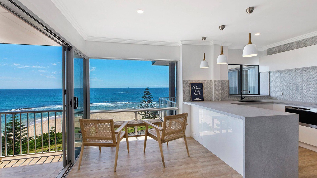 The Entrance Apartment | Dolphin Court Penthouse