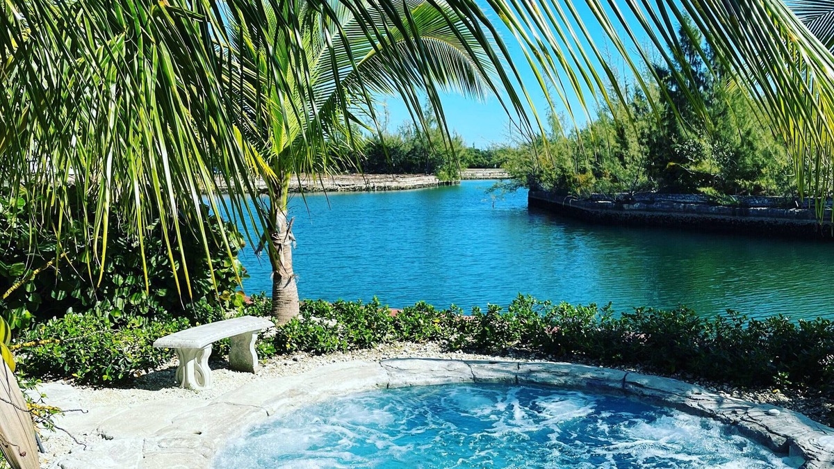 Bahama Reef Hotel | Dolphin Cove - Adults Only