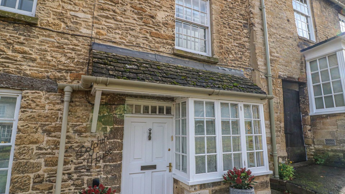 Burford House | DOLPHIN HOUSE, pet friendly, character holiday cottage in Burford