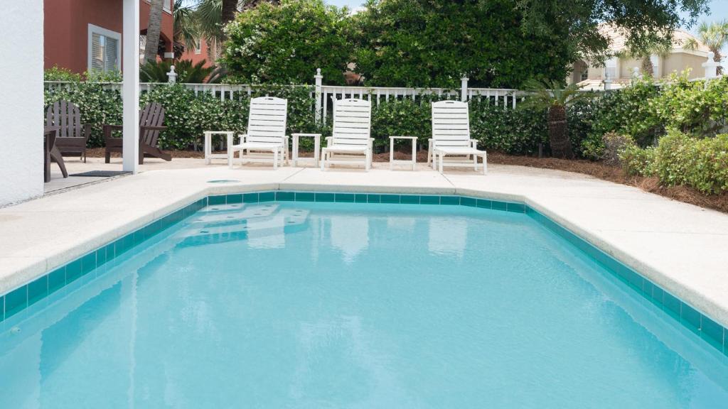 Seawalk Circle House | Dolphin House