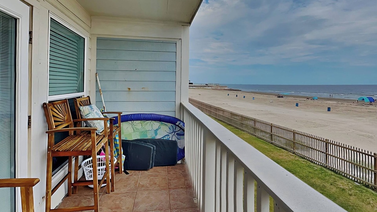 Galveston Condo | Dolphin Lair | Oceanfront + Pool