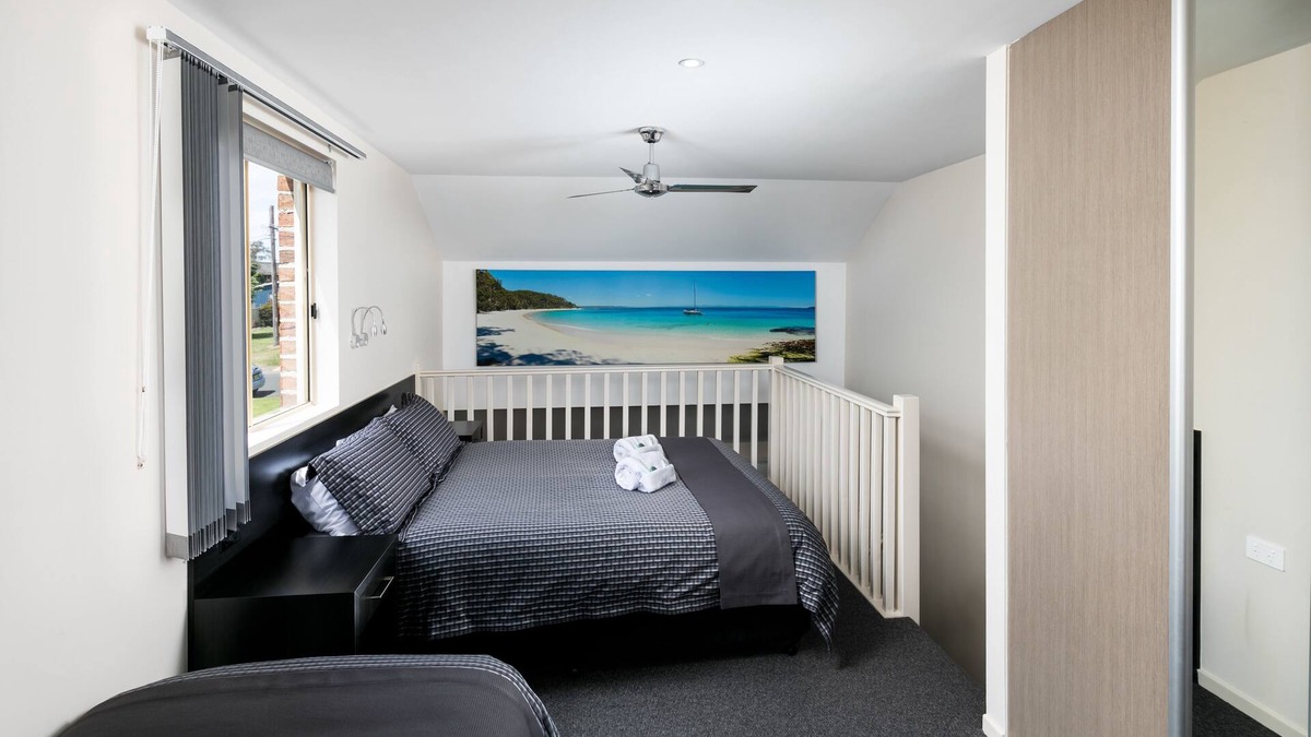 Vincentia Hotel | Dolphin Shores